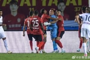 吴亚轲右腿膝关节外侧半月板损伤，需要3-5个月的康复时间