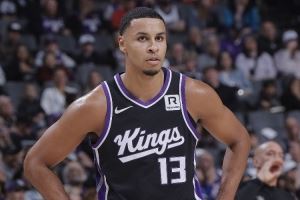 队记：在和勇士的交易谈判中 国王将穆雷和埃利斯列为非卖品