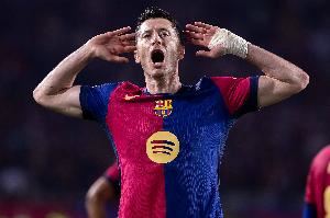 莱万加盟巴萨以来出战147场打进101球，队史第五快达成100球