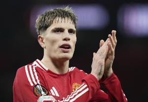 卫报：切尔西引进加纳乔的优先级高于西蒙斯，且无需先出售球员