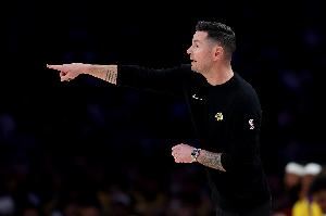 雷迪克：球队才合练三次&基础战术刚刚植入 但根基是必须全力以赴