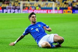 斯基拉：那不勒斯将与22岁前锋安布罗西诺续约至2030年