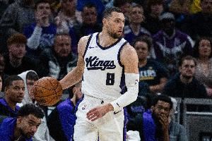 进攻犀利！拉文半场8中6砍下两队最高16分外加2板 正负值+20