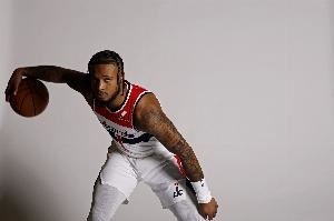 尚帕尼：惠特摩尔运动能力简直离谱 没见过运动能力这么强的