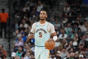 能攻能传还能防！卡斯尔首节2中2高效拿到6分5助2断