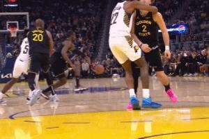 这动作有点大！以赛亚-杰克逊锁喉搂倒波杰姆 被追加一级恶意