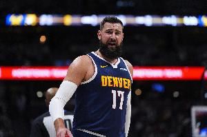 持续发力!瓦兰补篮得手 掘金轰出8-0攻击波打停森林狼