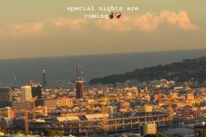 亚马尔社媒晒夕阳下的诺坎普球场:一个特殊的夜晚即将到来